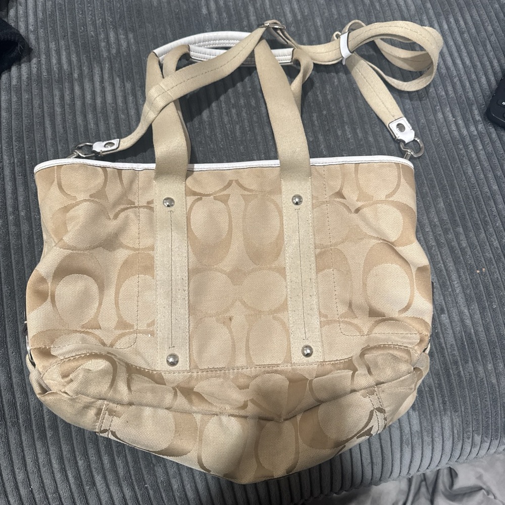 A medium size Coach purse. All the straps are in good condition.